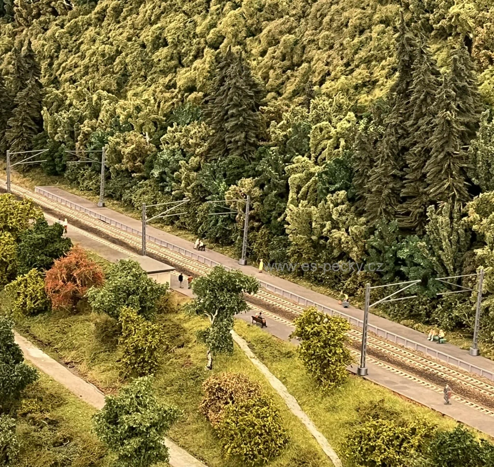 19432 Maketa trolejového sloupu s prodlouženým výložníkem nad peron 5ks