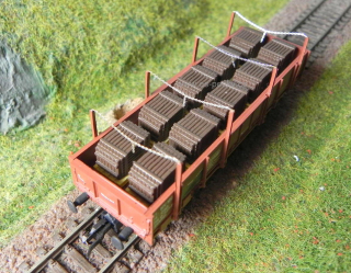 65039 Paleta ložená dřevěnou bednou