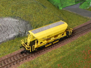 19604 Náklad štěrku do vozu Facs Loco 