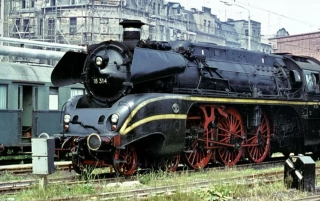 HN9077 Parní lokomotiva DR 18 314 zelená